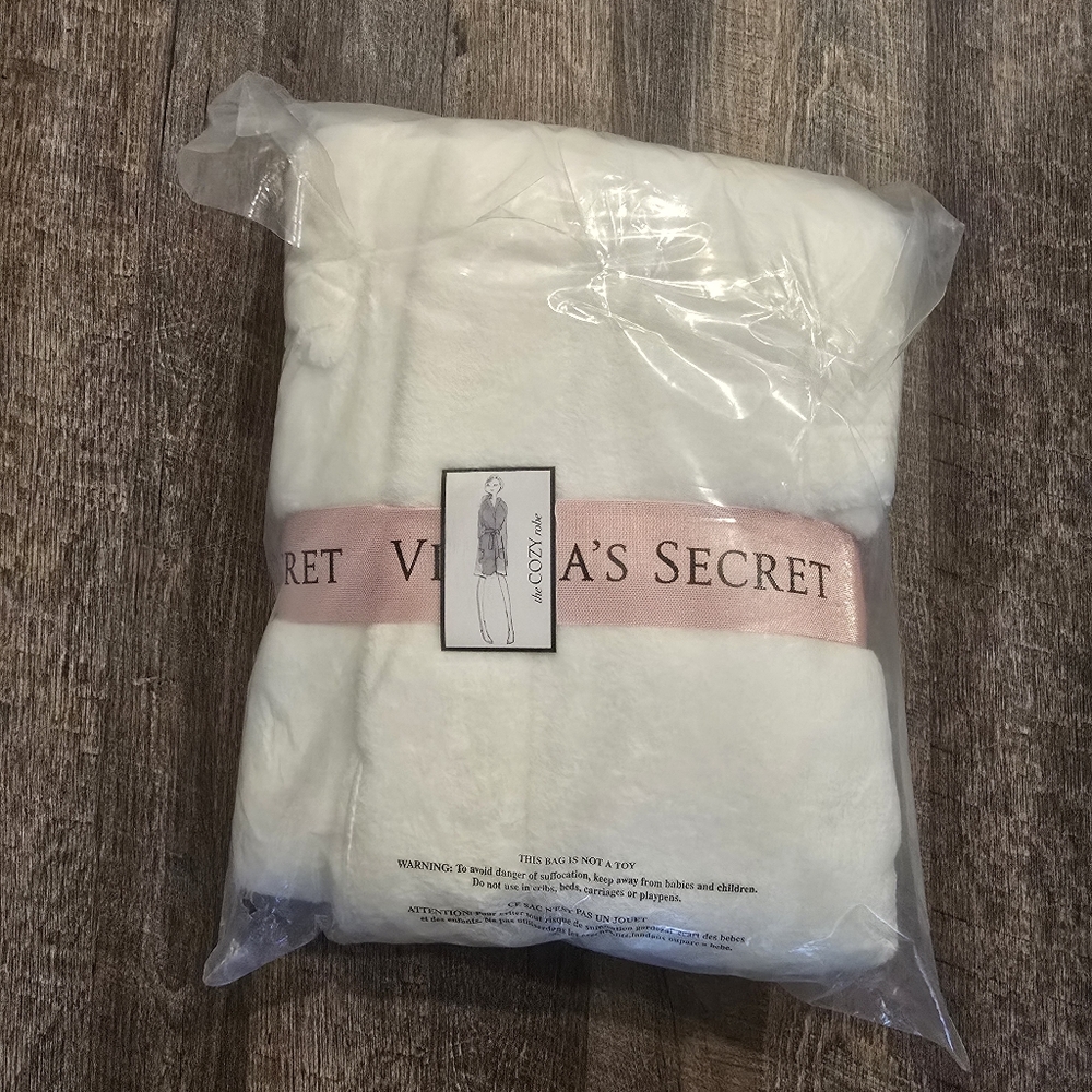 VS Cozy Robe(Red, Ivory, Mint. US M-L) - Picture 11 of 13